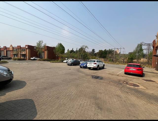 204M² WAREHOUSE TO LET IN STRIJDOMPARK